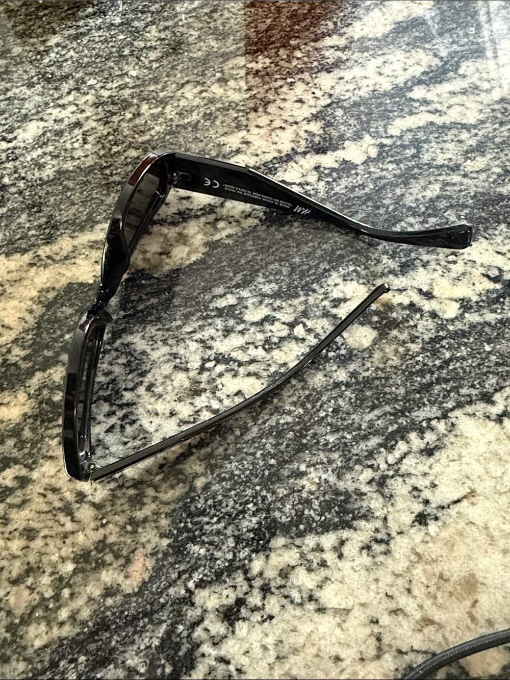 Black H&M Sunglasses - Picture 2 of 4